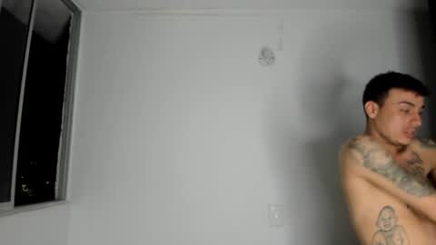 axel_smith10 online show from April 26, 5:05 am