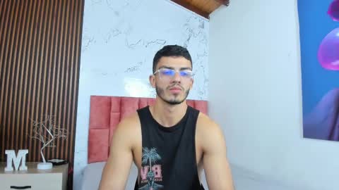 Axel  online show from December 3, 4:35 am