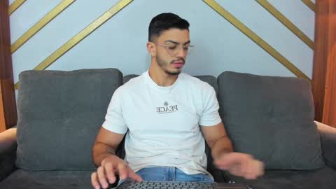 Axel  online show from January 20, 1:11 pm