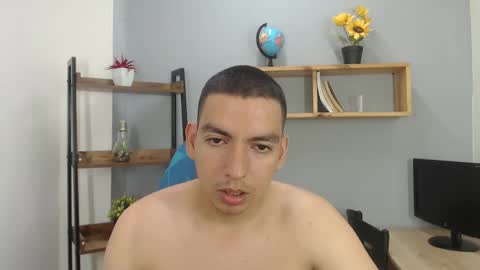 Snapshot of axel_stones_ chatting on October 22, 2:43 pm axel_stones_ online show from October 22, 2:43 pm