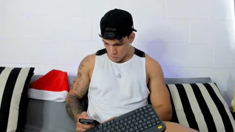 Snapshot of axel_taylor21 chatting on December 17, 9:16 pm INDEPENDENT MODEL online show from December 17, 9:16 pm