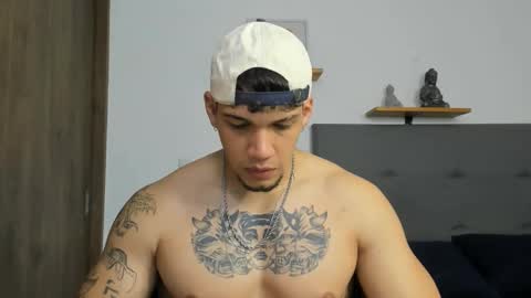 Snapshot of axel_taylor21 chatting on October 16, 7:33 pm INDEPENDENT MODEL online show from October 16, 7:33 pm