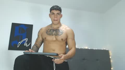 Snapshot of axel_taylor21 chatting on December 19, 5:29 am INDEPENDENT MODEL online show from December 19, 5:29 am