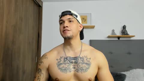 Snapshot of axel_taylor21 chatting on September 20, 1:49 am INDEPENDENT MODEL online show from September 20, 1:49 am