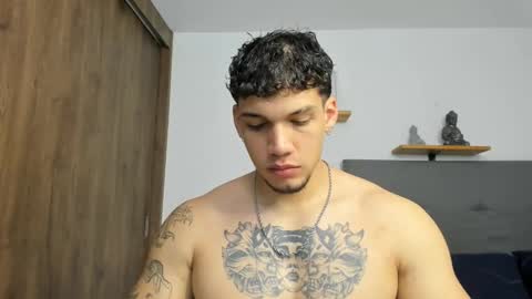 Snapshot of axel_taylor21 chatting on October 4, 1:43 am INDEPENDENT MODEL online show from October 4, 1:43 am