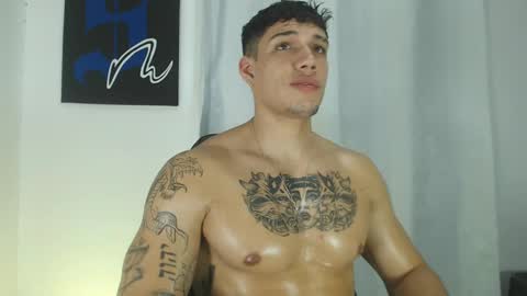 Snapshot of axel_taylor21 chatting on February 23, 1:42 am INDEPENDENT MODEL online show from February 23, 1:42 am