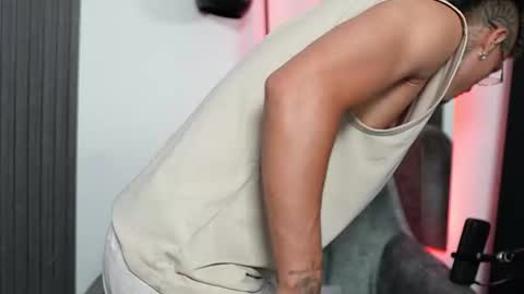 Snapshot of axel_villa chatting on February 19, 9:58 pm Agustin online show from February 19, 9:58 pm