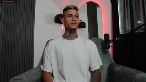 Snapshot of axel_villa chatting on January 21, 9:04 pm Agustin online show from January 21, 9:04 pm