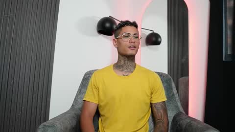 Snapshot of axel_villa chatting on February 22, 9:42 pm Agustin online show from February 22, 9:42 pm