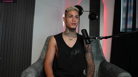 Snapshot of axel_villa chatting on December 13, 8:58 pm Agustin online show from December 13, 8:58 pm