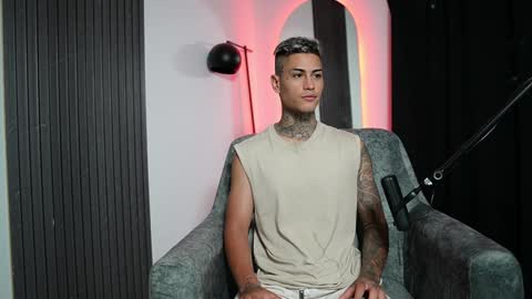 Snapshot of axel_villa chatting on February 4, 12:40 am Agustin online show from February 4, 12:40 am