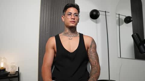 Snapshot of axel_villa chatting on September 24, 8:51 pm Agustin online show from September 24, 8:51 pm