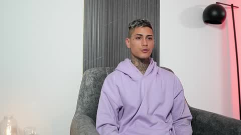 Snapshot of axel_villa chatting on February 5, 9:29 pm Agustin online show from February 5, 9:29 pm