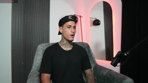 Snapshot of axel_villa chatting on January 31, 11:45 pm Agustin online show from January 31, 11:45 pm