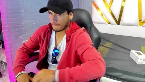 Axell Cross2 online show from February 11, 7:05 pm