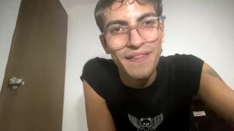 Snapshot of axellatino_ chatting on January 23, 12:35 am Axel  online show from January 23, 12:35 am