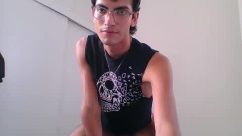 Snapshot of axellatino_ chatting on February 11, 5:40 pm Axel  online show from February 11, 5:40 pm