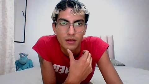 Snapshot of axellatino_ chatting on December 11, 1:18 am Axel  online show from December 11, 1:18 am
