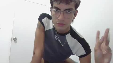 Snapshot of axellatino_ chatting on January 30, 2:06 am Axel  online show from January 30, 2:06 am