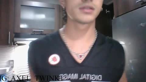 Snapshot of axellatino_ chatting on October 7, 12:04 am Axel  online show from October 7, 12:04 am