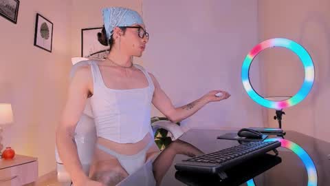 Snapshot of axellcollins chatting on October 24, 2:13 am im your little femboy  ALEX   online show from October 24, 2:13 am