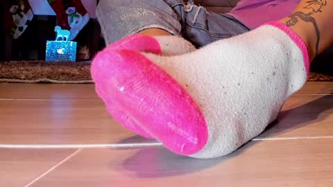 Snapshot of axellcollins chatting on December 25, 10:16 pm im your little femboy  ALEX   online show from December 25, 10:16 pm