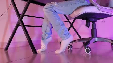 Snapshot of axellcollins chatting on September 30, 5:13 am im your little femboy  ALEX   online show from September 30, 5:13 am