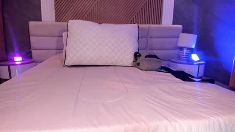 Snapshot of axellcollins chatting on December 5, 9:39 pm im your little femboy  ALEX   online show from December 5, 9:39 pm