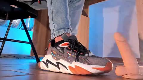 Snapshot of axellcollins chatting on February 12, 9:43 pm im your little femboy  ALEX   online show from February 12, 9:43 pm