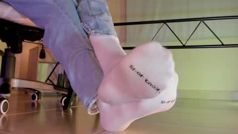 Snapshot of axellcollins chatting on September 17, 6:25 am im your little femboy  ALEX   online show from September 17, 6:25 am