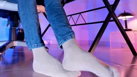 Snapshot of axellcollins chatting on October 4, 5:01 am im your little femboy  ALEX   online show from October 4, 5:01 am