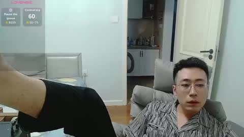 ayyzqh66 online show from April 29, 5:52 pm