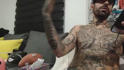 BadCouple  online show from January 17, 3:20 am