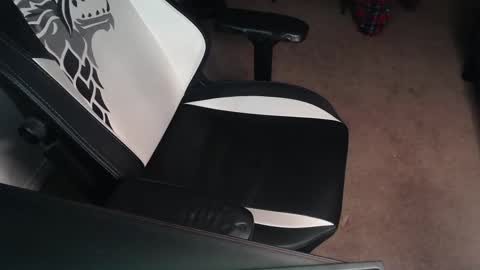 Snapshot of baddaddy77 chatting on February 17, 2:15 pm baddaddy77 online show from February 17, 2:15 pm