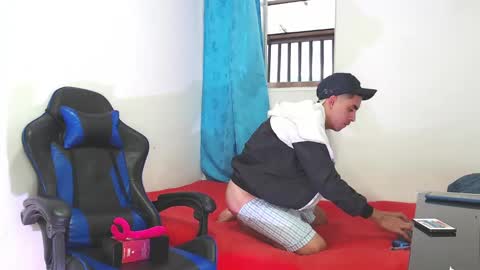 Juan Help us reach 100 likes online show from February 27, 10:31 pm