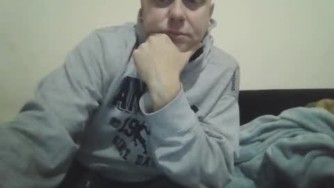 Snapshot of ballzrockwell chatting on October 8, 11:25 am ballzrockwell online show from October 8, 11:25 am