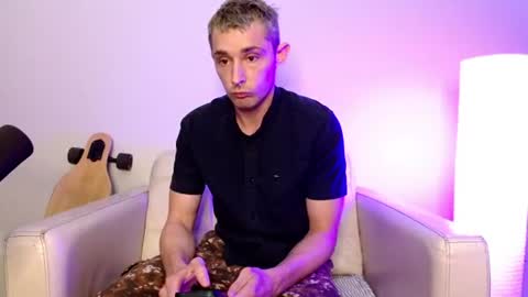bananacurvesleft online show from August 7, 3:02 am
