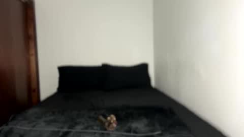 bareffoot10 online show from February 15, 7:44 pm