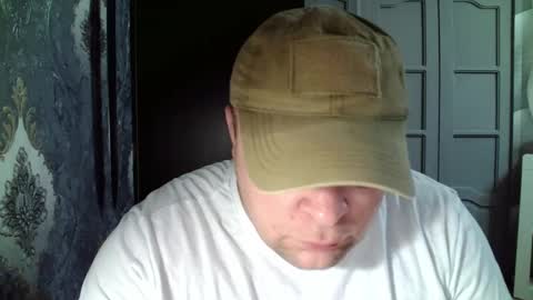 basi_look online show from February 13, 5:54 pm