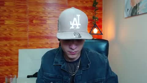 Snapshot of bastiaan_28 chatting on January 4, 5:05 am Bastian online show from January 4, 5:05 am