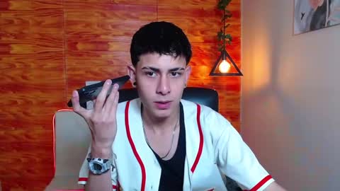 Snapshot of bastiaan_28 chatting on January 23, 3:26 am Bastian online show from January 23, 3:26 am