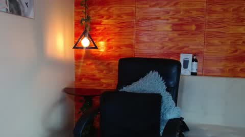 Snapshot of bastiaan_28 chatting on February 7, 4:27 am Bastian online show from February 7, 4:27 am