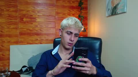 Snapshot of bastiaan_28 chatting on December 12, 2:37 am Bastian online show from December 12, 2:37 am