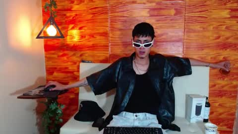 Snapshot of bastiaan_28 chatting on March 11, 2:43 am Bastian online show from March 11, 2:43 am