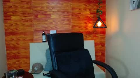 Snapshot of bastiaan_28 chatting on January 15, 1:12 am Bastian online show from January 15, 1:12 am