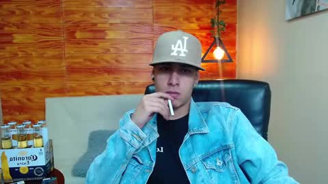 Snapshot of bastiaan_28 chatting on December 22, 3:11 am Bastian online show from December 22, 3:11 am