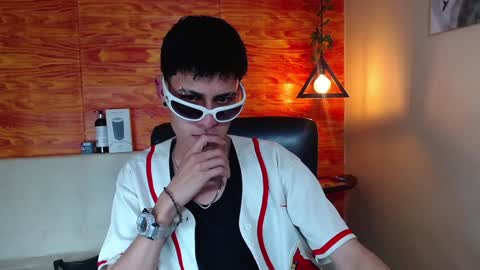 Snapshot of bastiaan_28 chatting on February 9, 3:11 am Bastian online show from February 9, 3:11 am