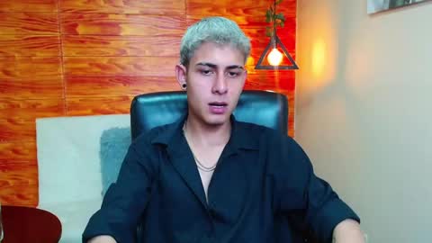 Snapshot of bastiaan_28 chatting on December 27, 4:26 am Bastian online show from December 27, 4:26 am