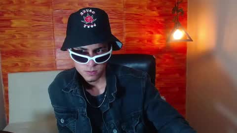 Snapshot of bastiaan_28 chatting on March 2, 5:09 pm Bastian online show from March 2, 5:09 pm