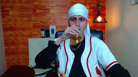 Snapshot of bastiaan_28 chatting on January 12, 3:49 am Bastian online show from January 12, 3:49 am